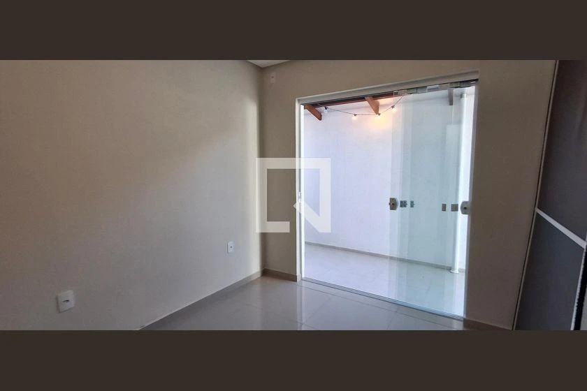 2-bedroom apartment with a washing machine