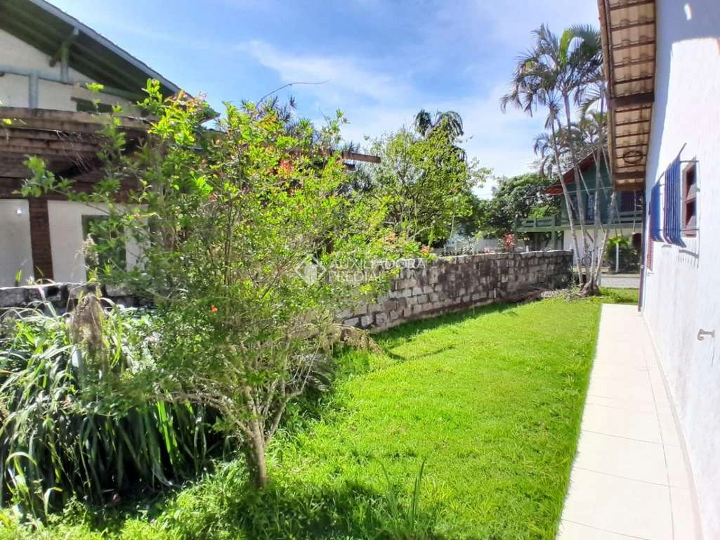 Unfurnished house with 4 bedrooms and 860 m² — photo 3