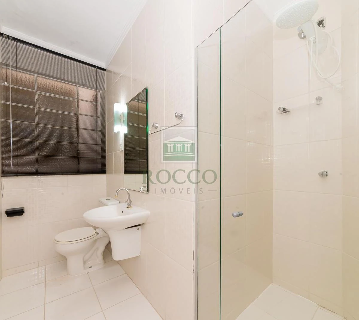 3-bedroom apartment with a washing machine in Curitiba — photo 30