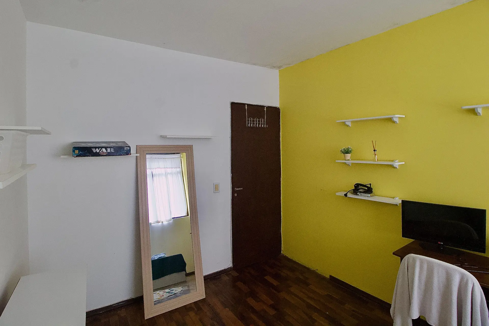 84 m² apartment with a home office and a bathtub — photo 18