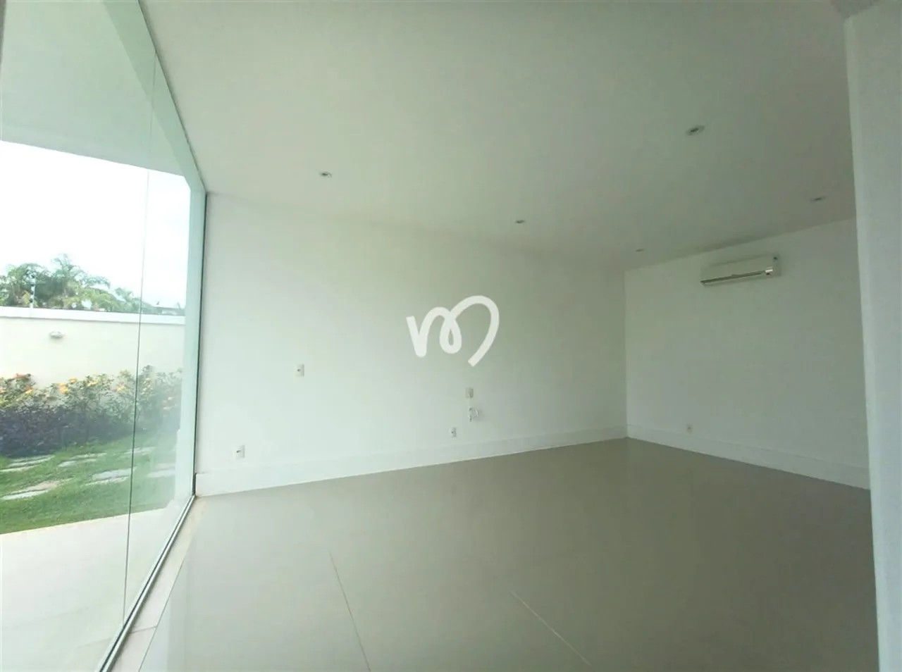 900 m² house with 5 bedrooms and 5 parking spaces — photo 16