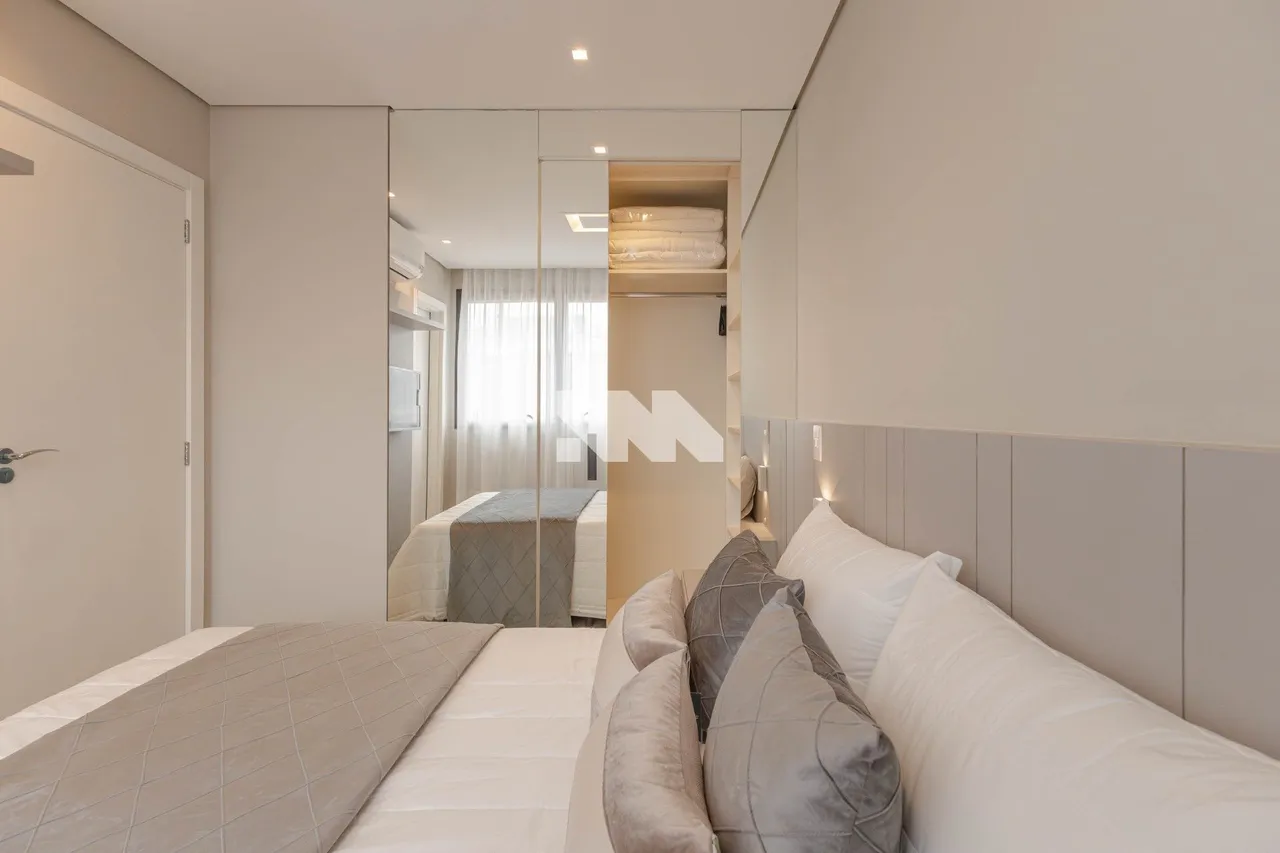 Furnished 1-bedroom apartment with open-plan kitchen — photo 14