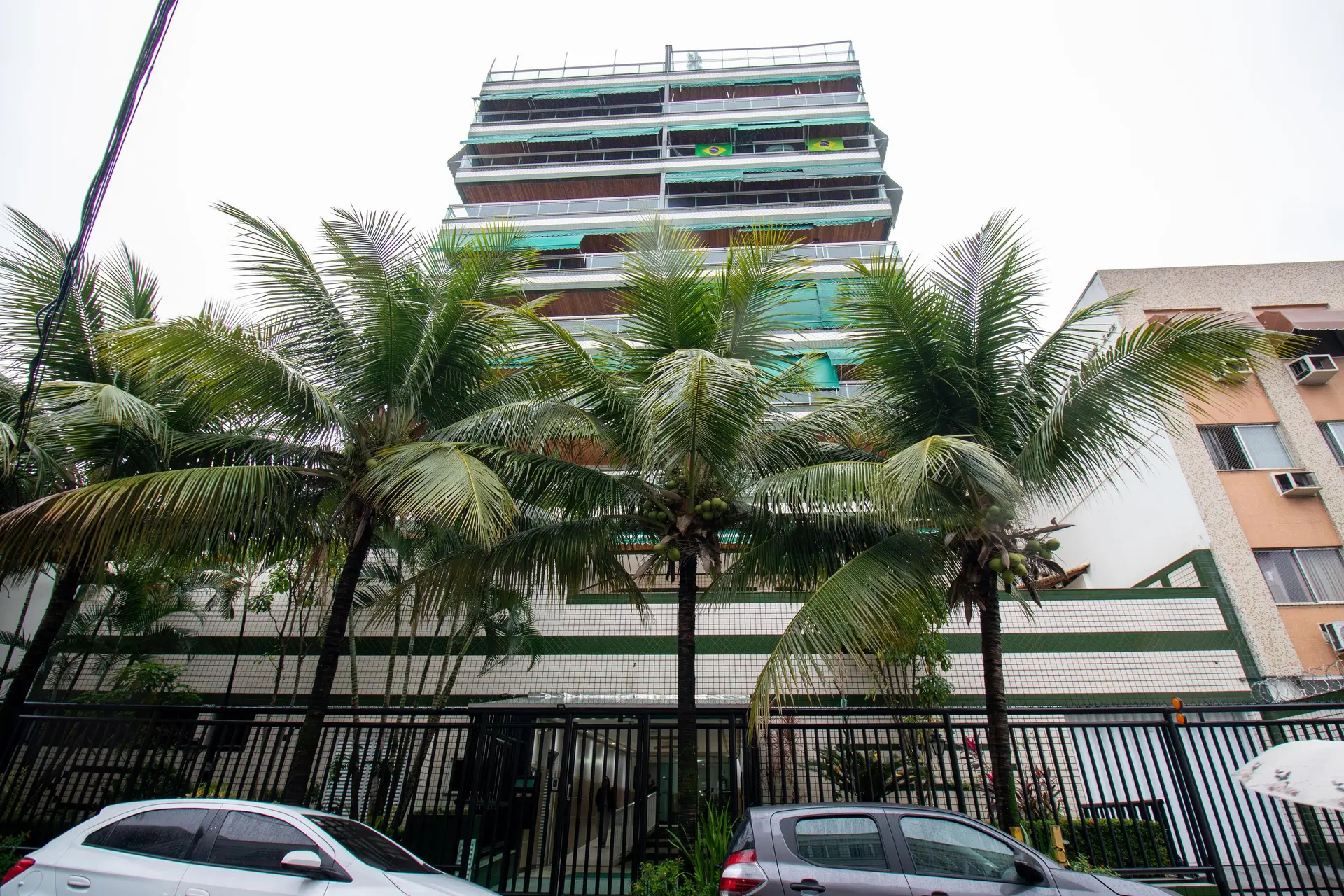 4-bedroom apartment with a balcony and 1 suite — photo 52