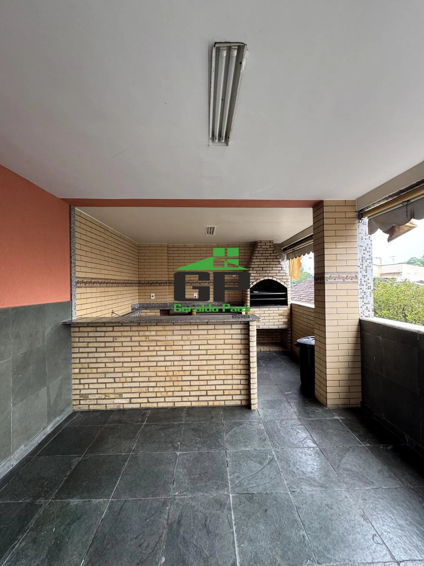 2-bedroom apartment with balcony and laundry area — photo 30