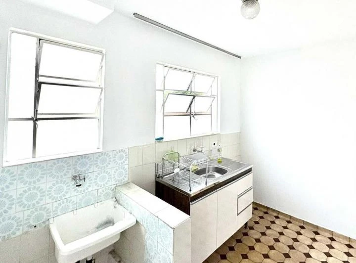 3-bedroom apartment on 2nd floor with no parking — photo 6