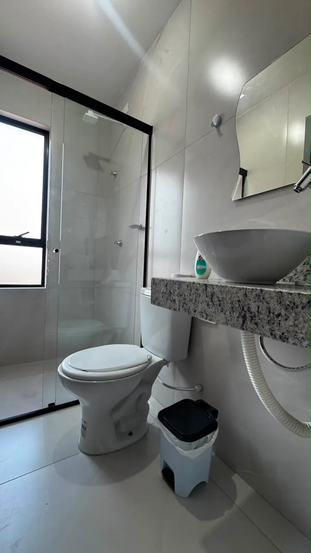 Furnished 3-bedroom apartment with open-plan kitchen — photo 3