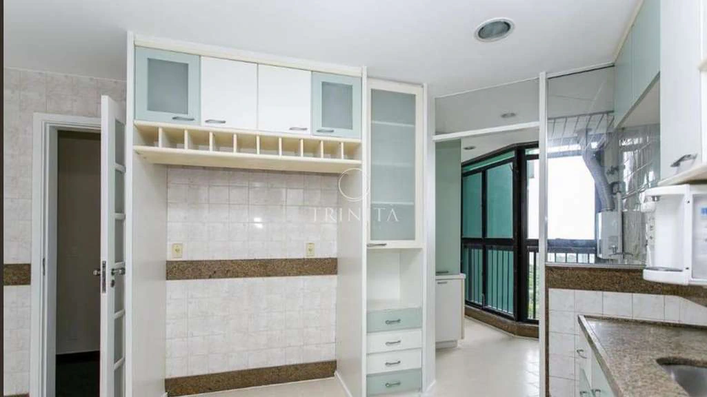 Duplex penthouse with 3 en-suite bedrooms and glass balcony — photo 26
