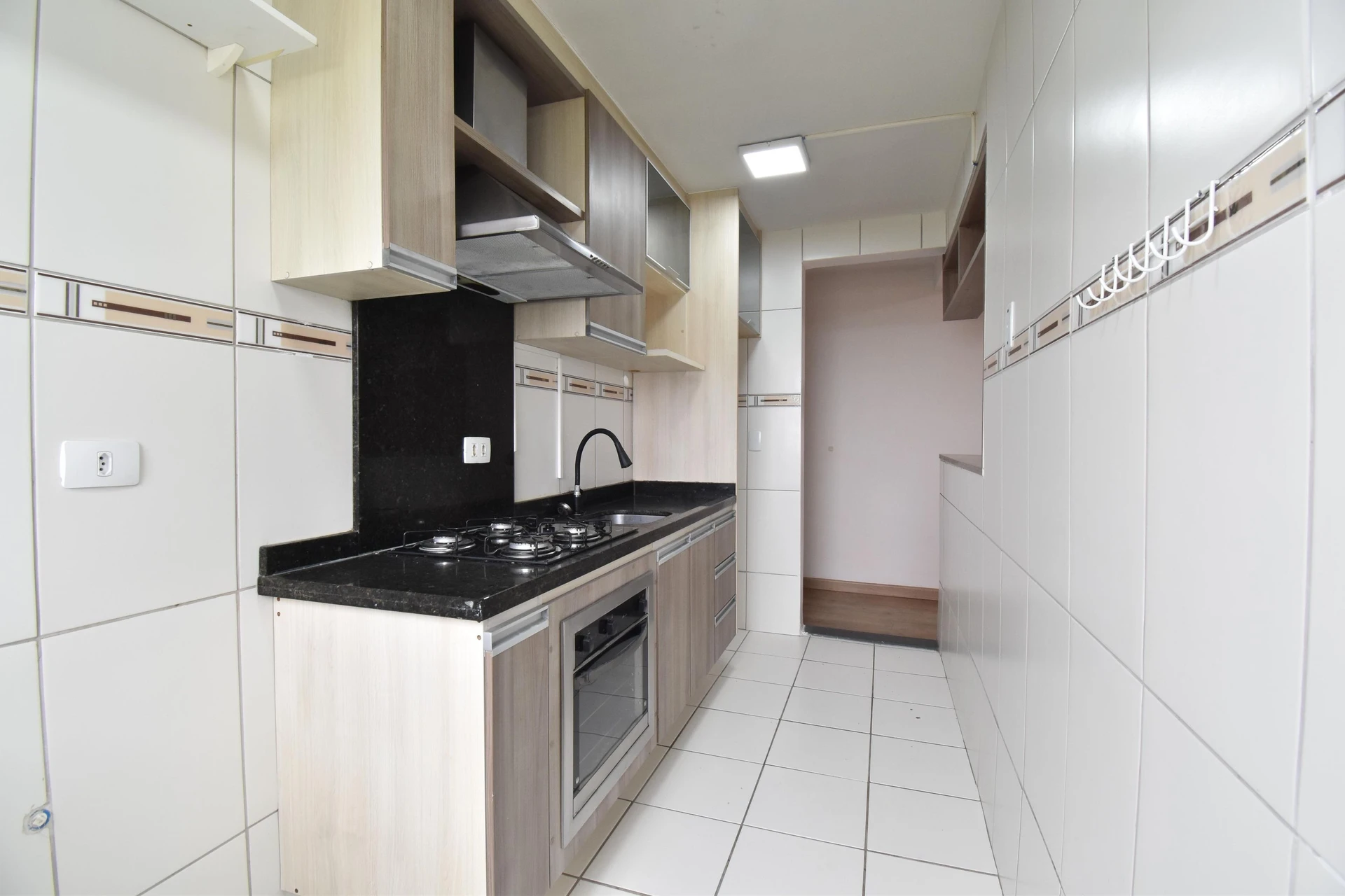Засклений балкон та 2 спальні: квартира 49 м² — photo 5
