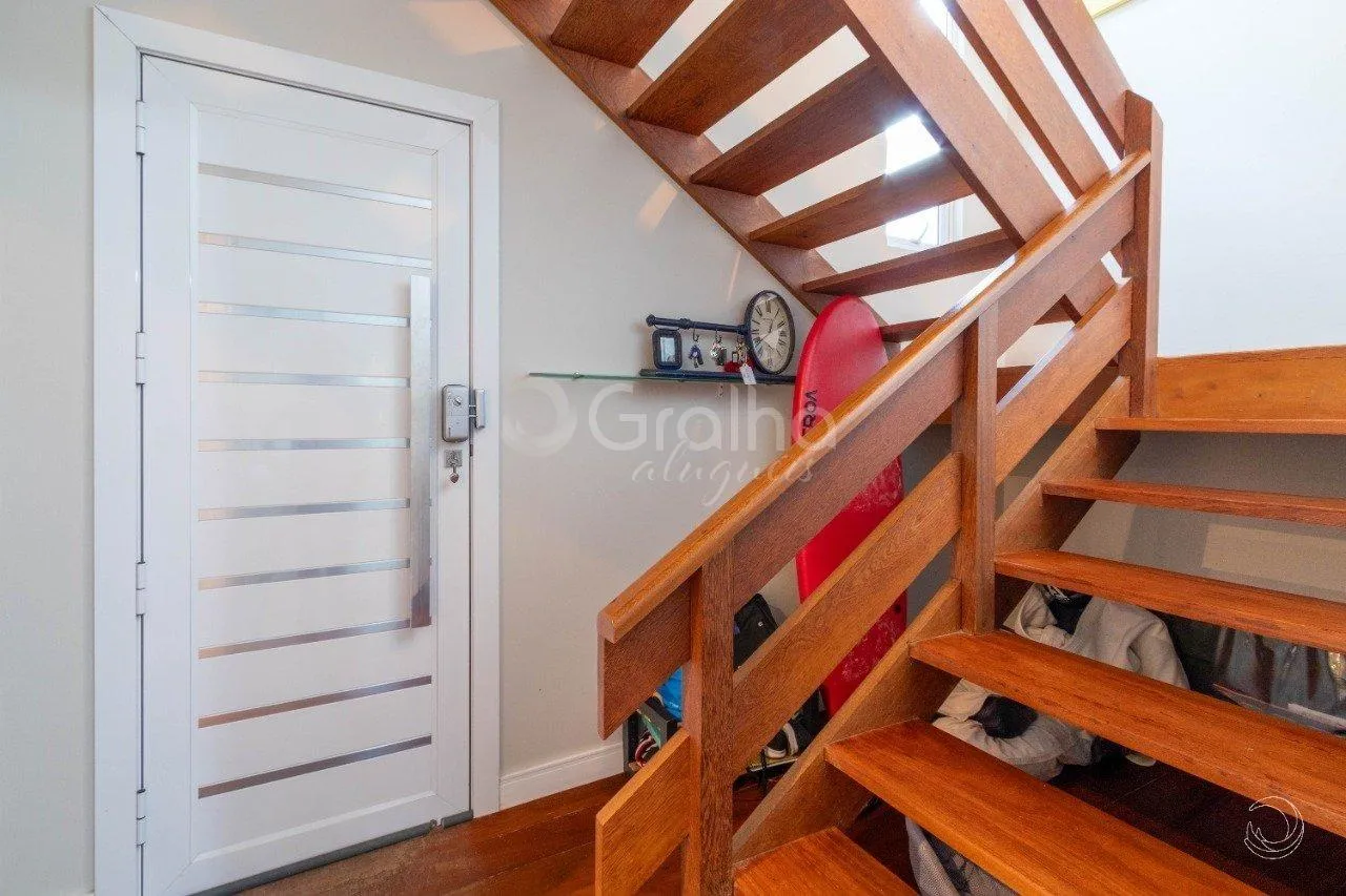 5-bedroom house with a fireplace in Florianópolis — photo 42