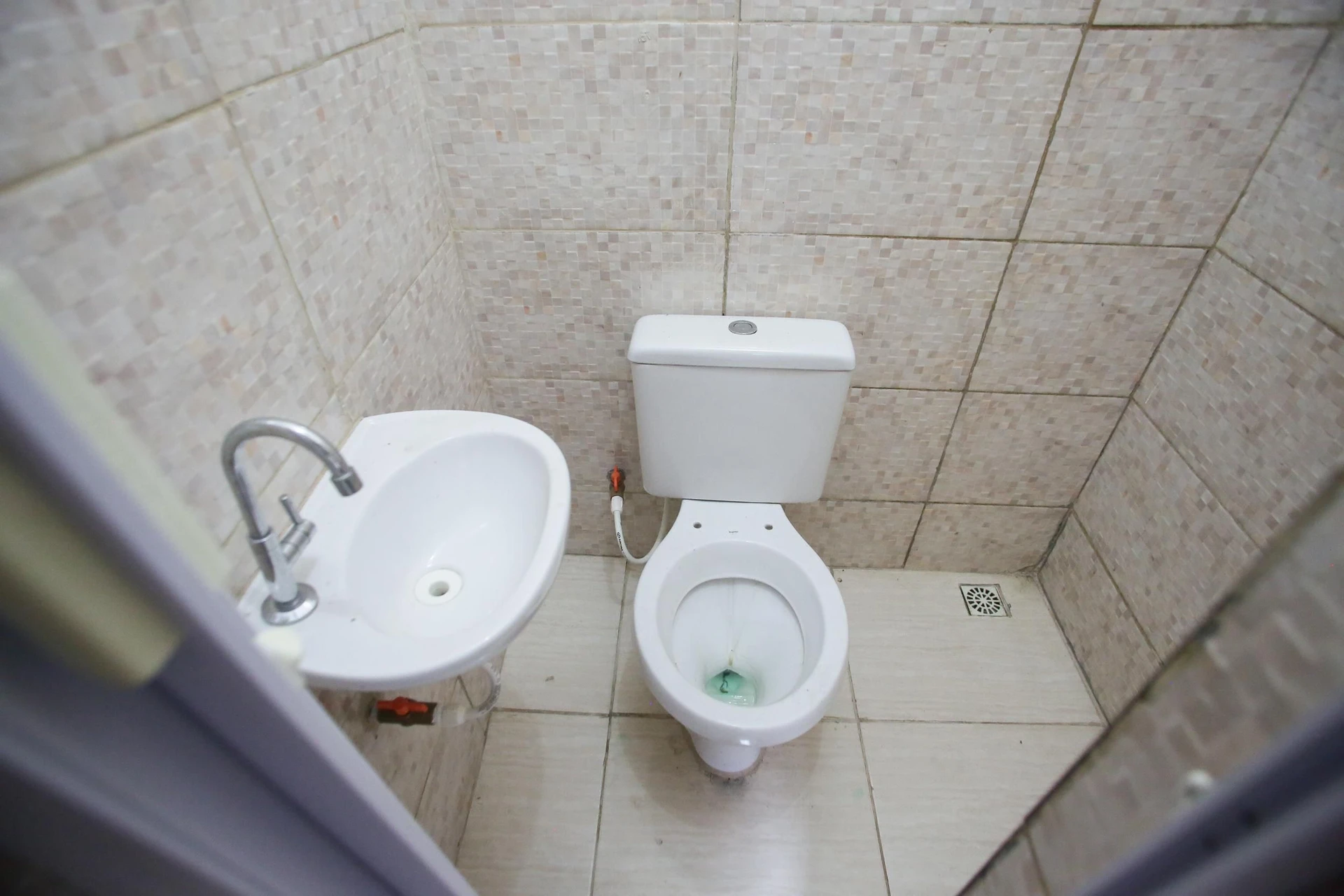Unfurnished studio with 1 bedroom and 1 bathroom — photo 14