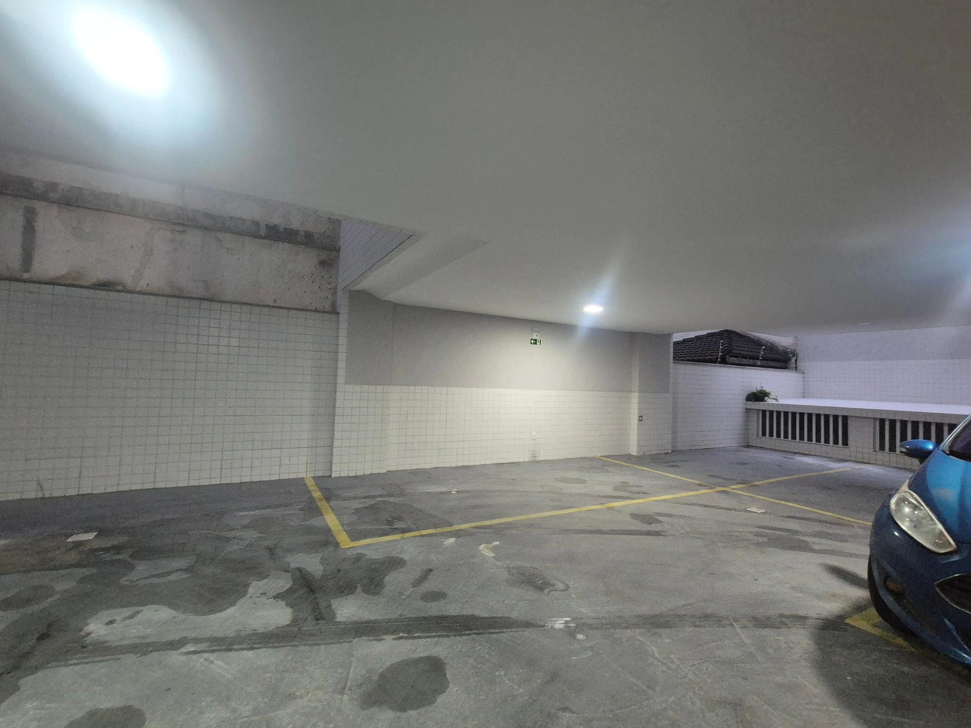 3-bedroom apartment with a grill on the balcony — photo 12