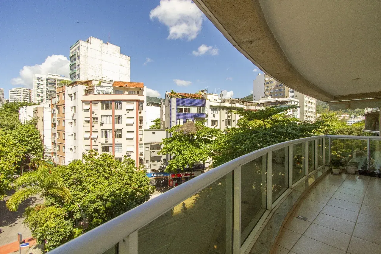 Furnished 100 m² apartment with a bedroom en-suite — photo 34