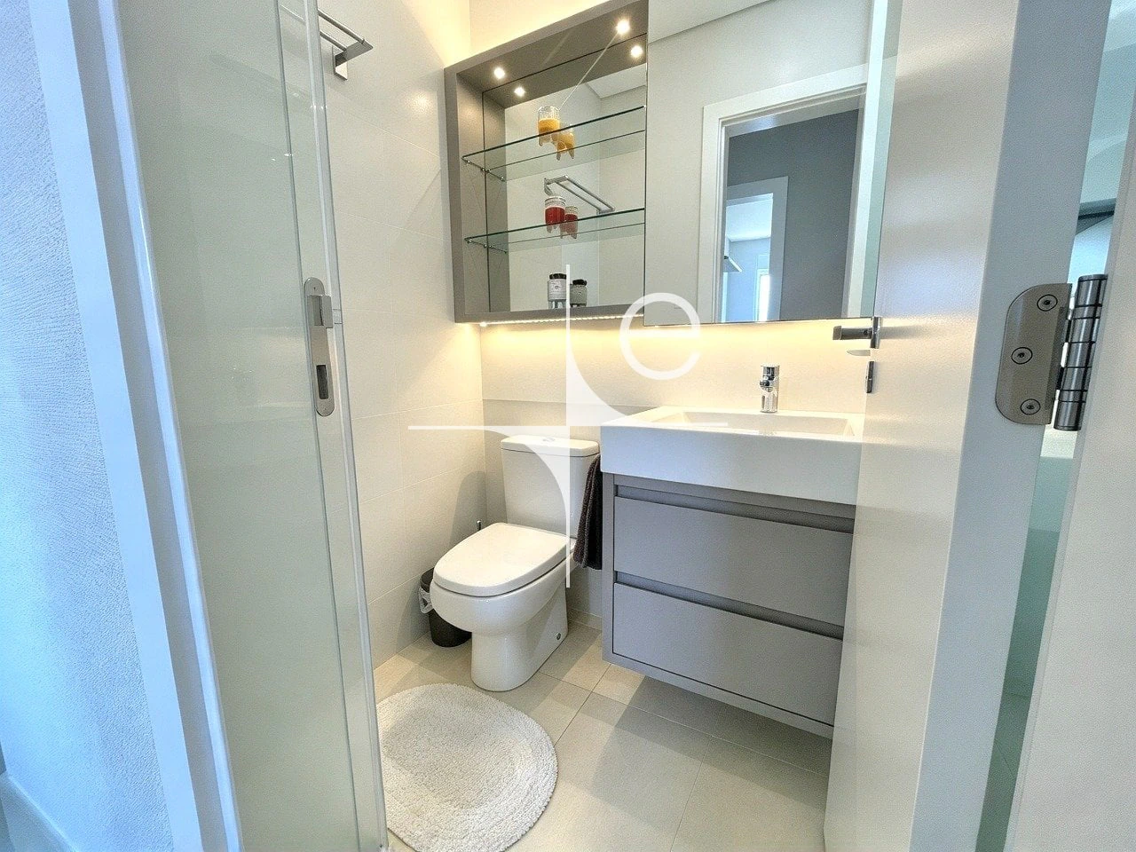 2-bedroom apartment in a building with a sauna — photo 12