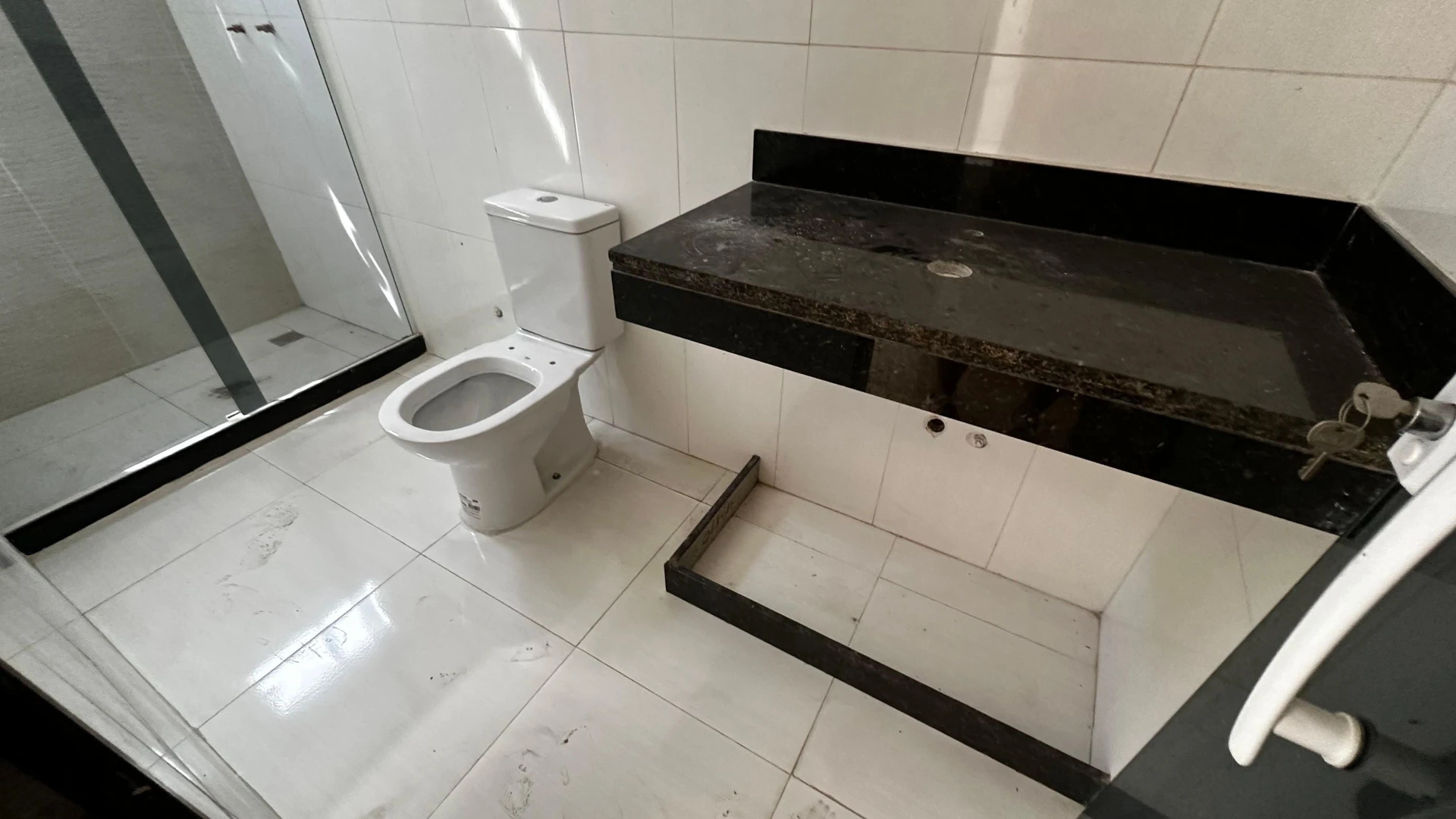 Casa com 4 quartos e 3 suítes, 2 vagas de garagem — photo 46