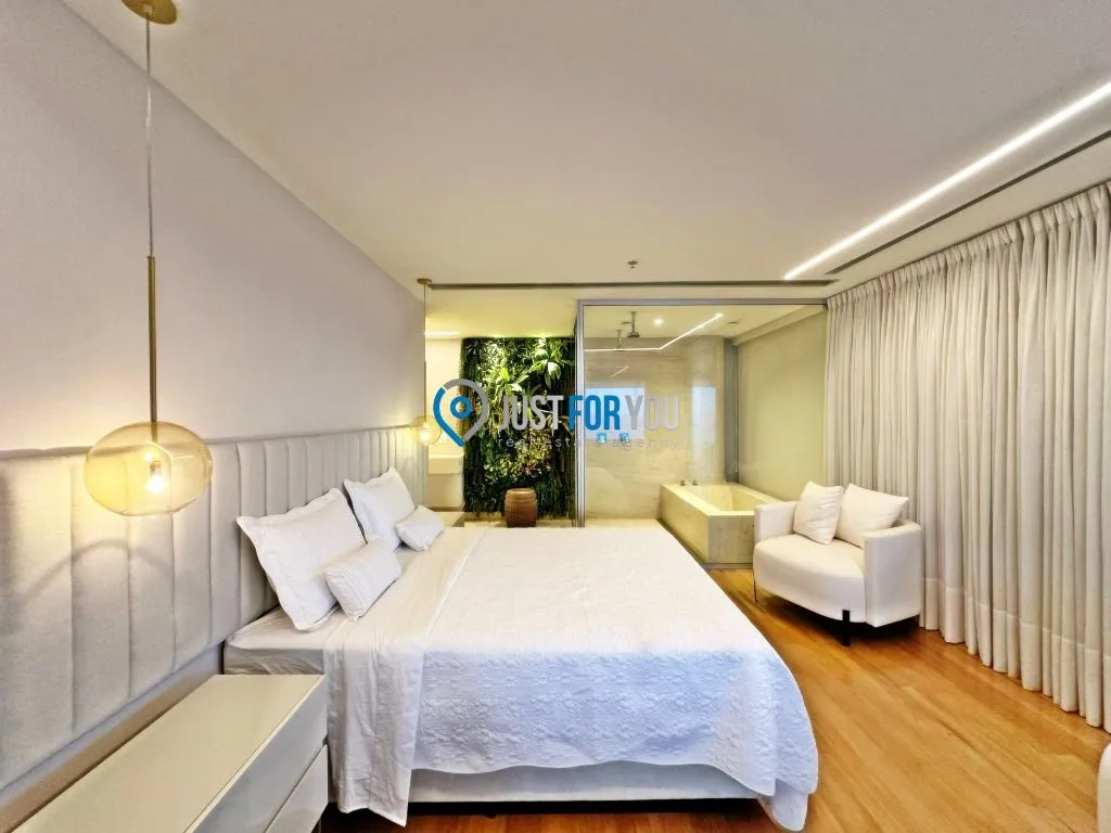 Furnished 1-bedroom apartment with an open-plan kitchen — photo 21