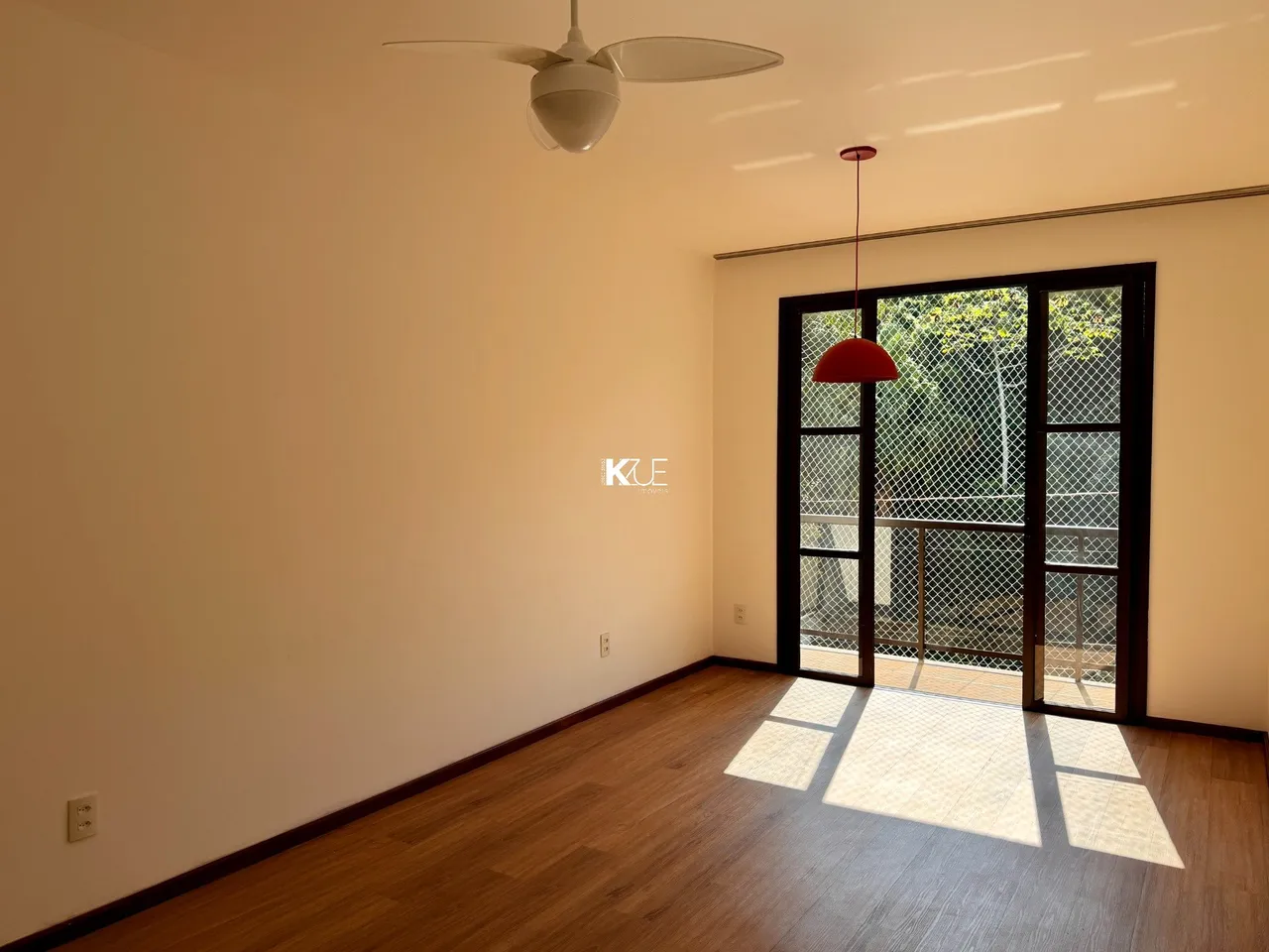 3-bedroom apartment with 2 parking spots and balcony