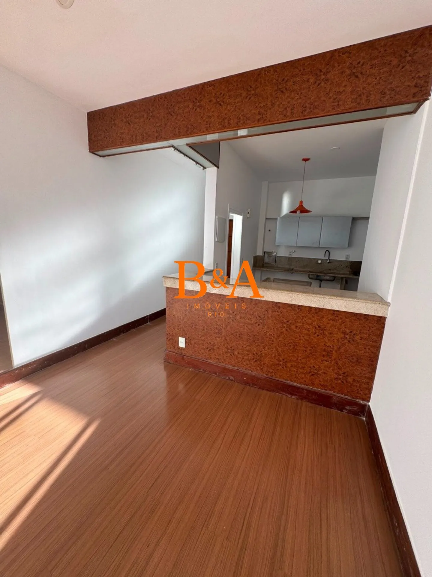 Apartment, 120 m², with wood or laminate floors — photo 2