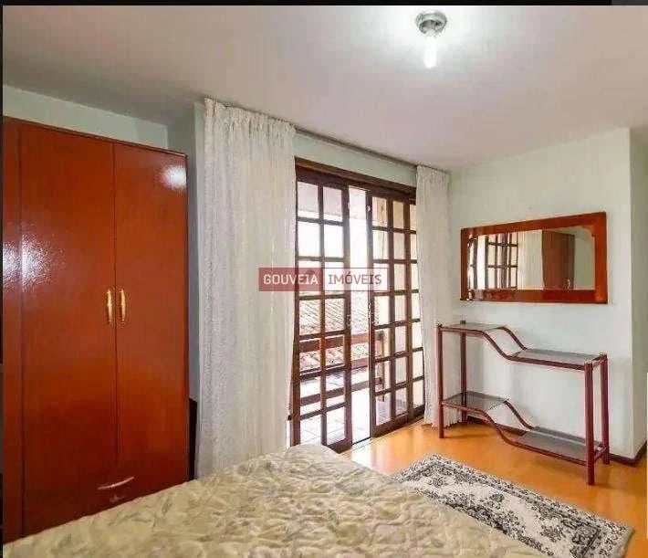 4-bedroom house with a glass-enclosed balcony — photo 8