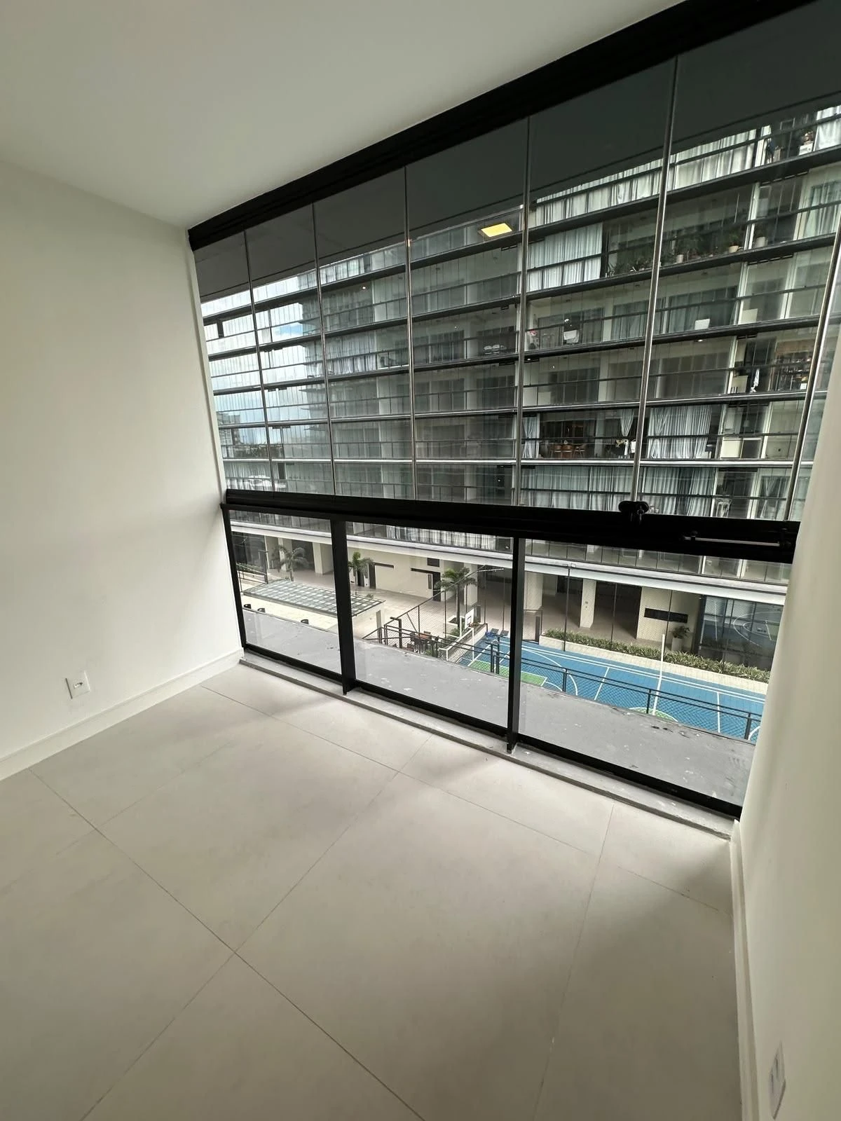 Floor-to-ceiling windows in a 2-bedroom apartment, 84 m² — photo 56
