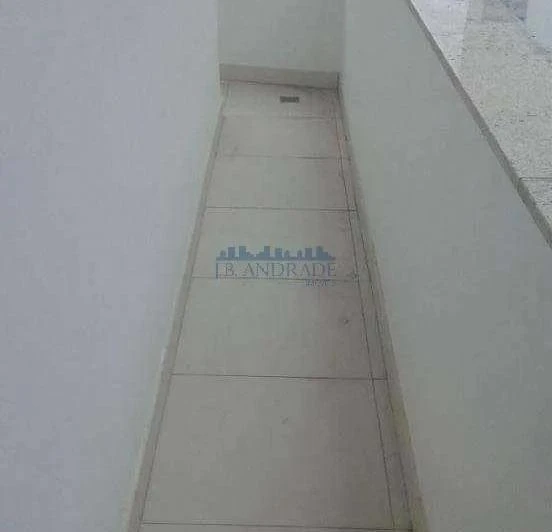 Apartment with glass shower and electric showerhead — photo 8