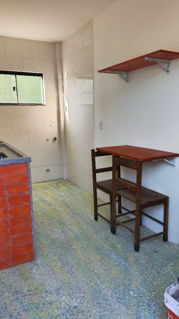 Studio kitnet with a glass shower and no parking