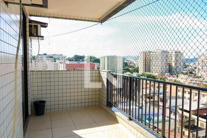 3-bedroom apartment with a suite and glass-enclosed showers — photo 48