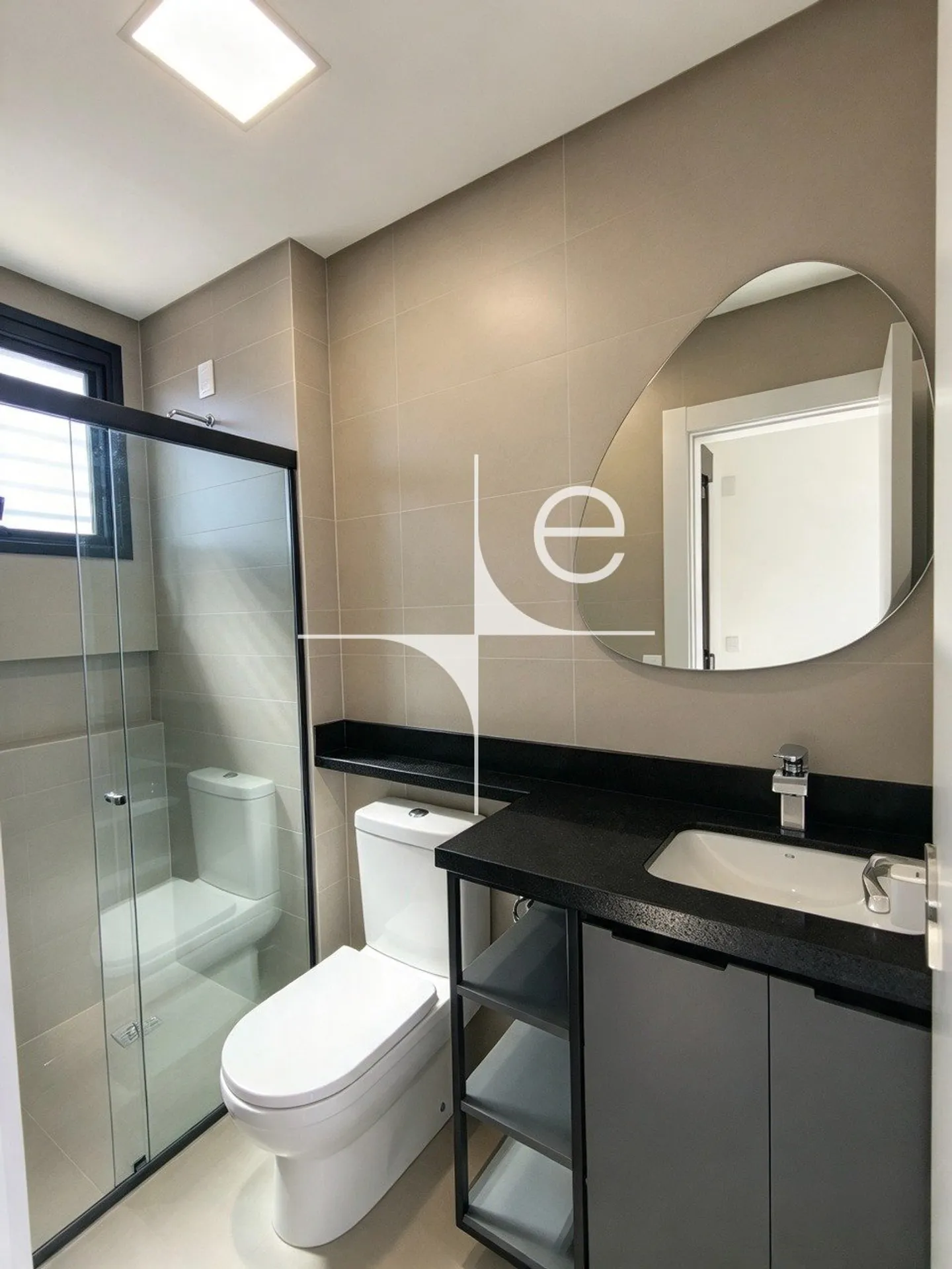 Glass-enclosed balcony in a 3-bedroom apartment, 150 m² — photo 12