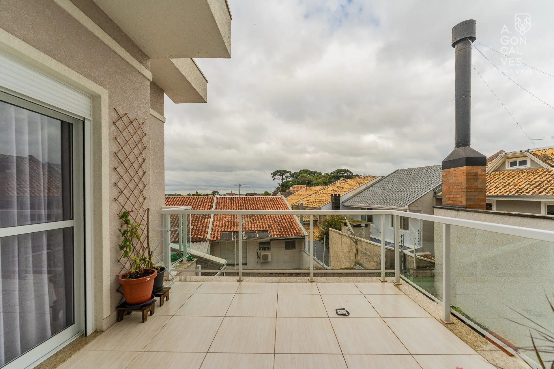 House with 3 suites and 2 parking spaces — photo 27