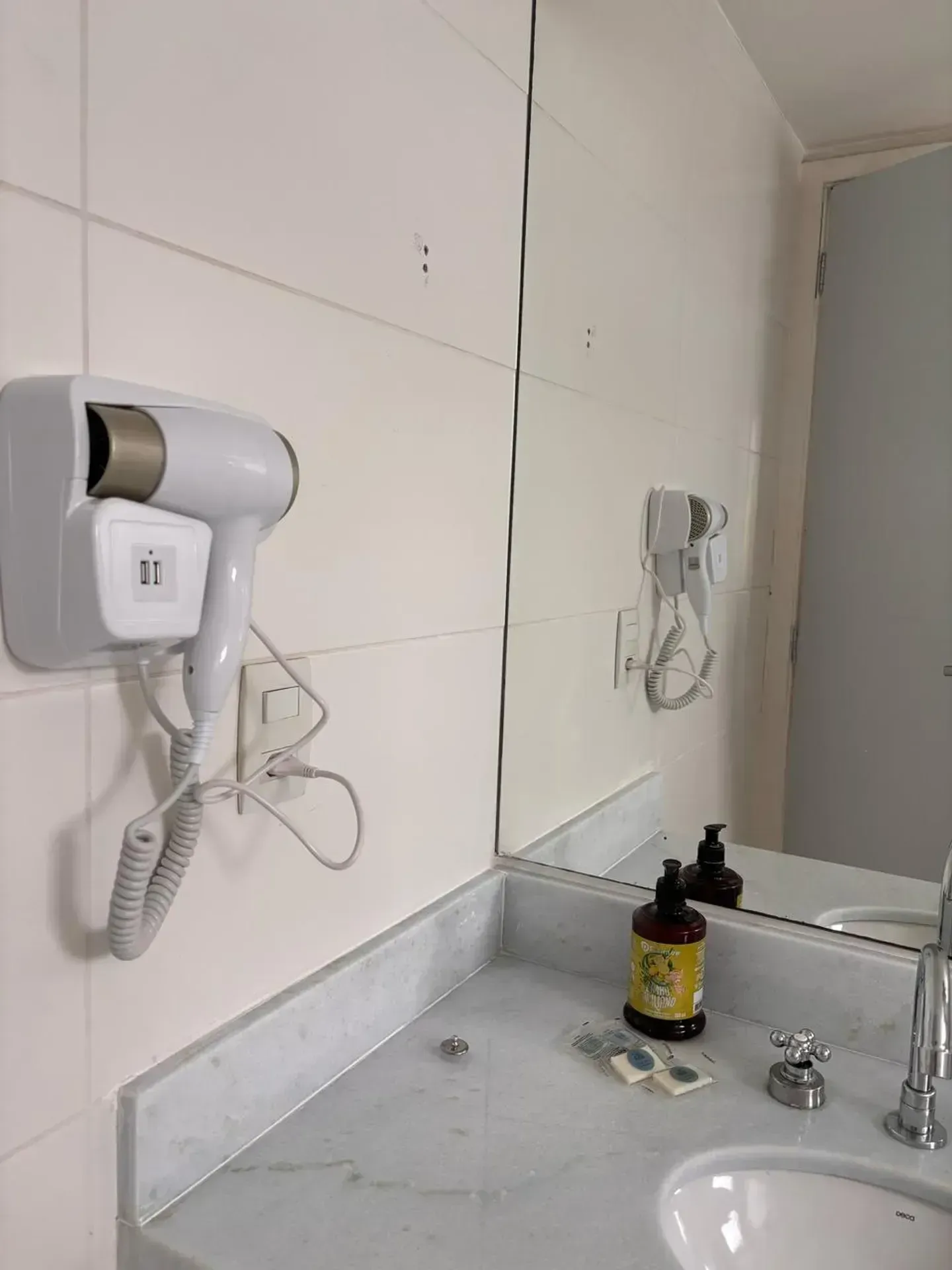 Apartamento com 2 quartos e varanda fechada de vidro — photo 23
