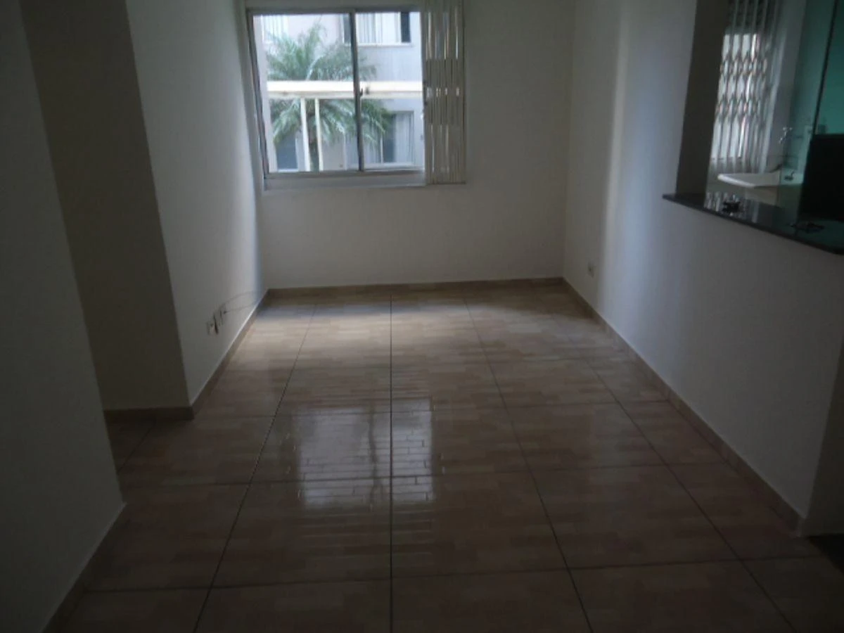3-bedroom apartment in a building with a gym