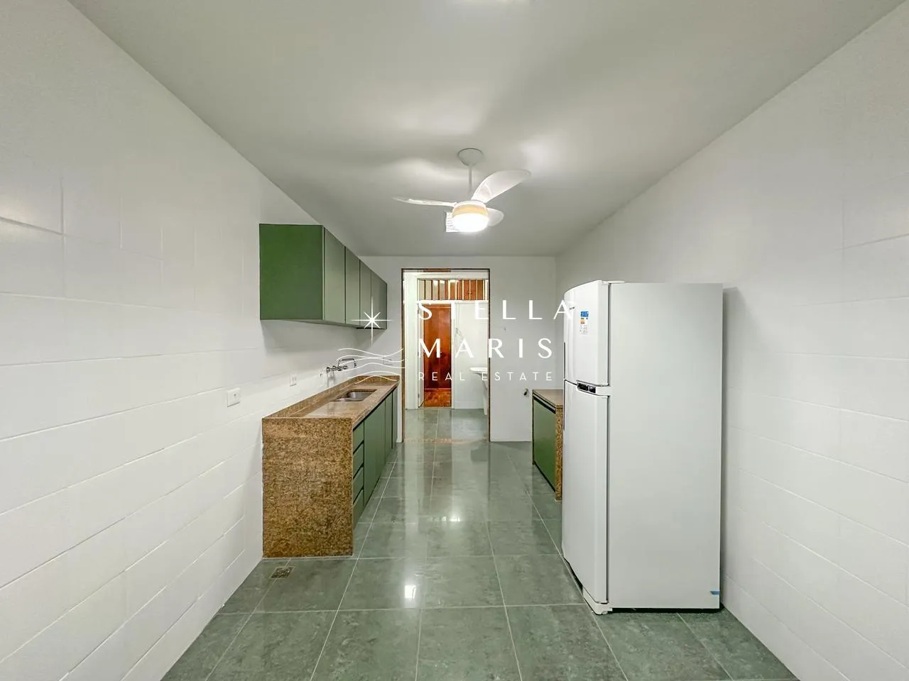Apartment with 4 bedrooms, 4 bathrooms and a balcony — photo 26