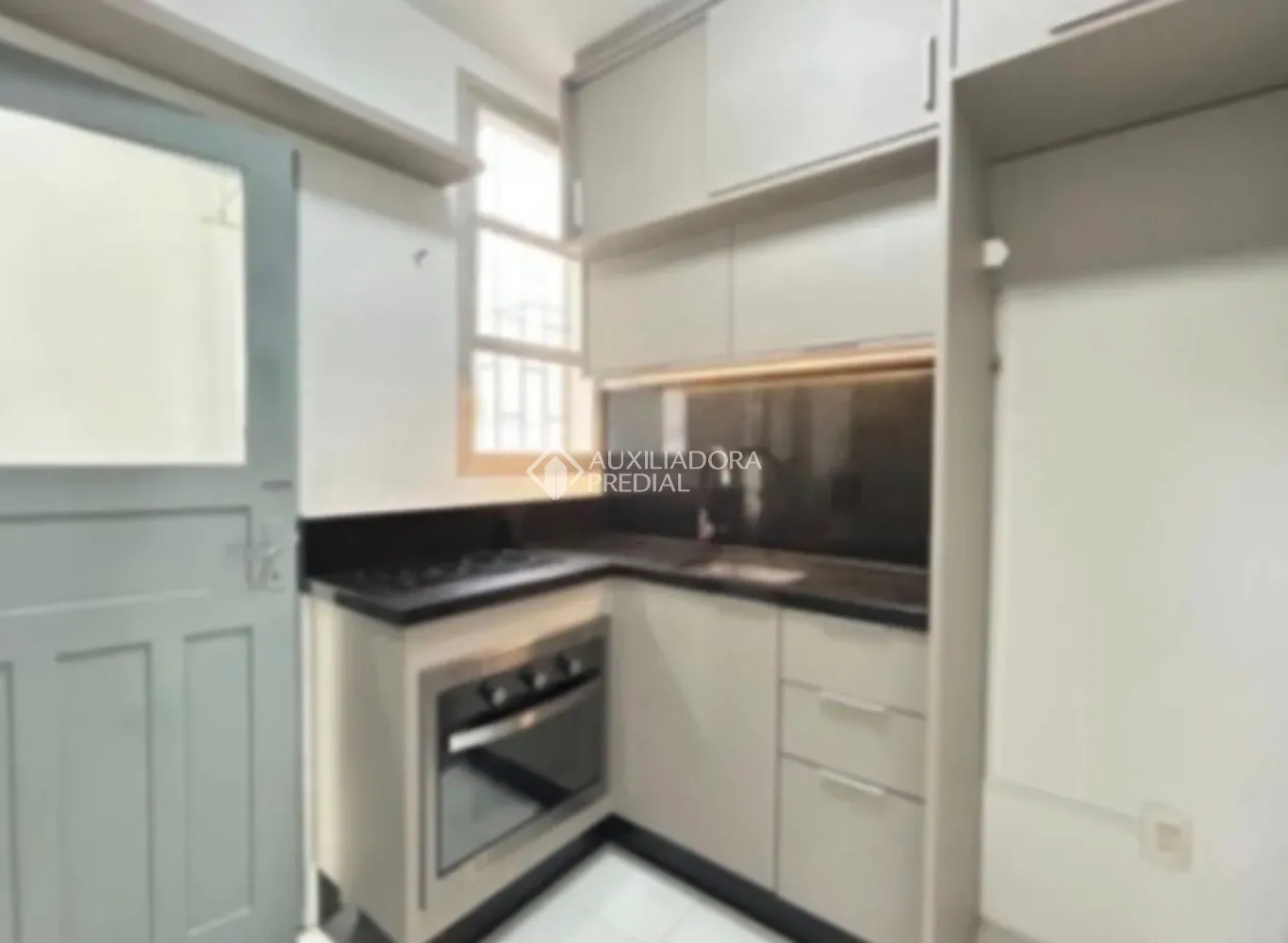 Apartamento de 2 quartos com cozinha fechada e 80 m² — photo 3
