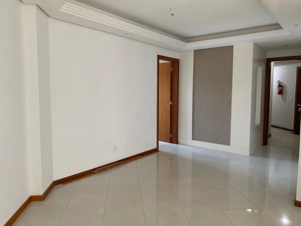 4-bedroom apartment in a building with a pool — photo 9