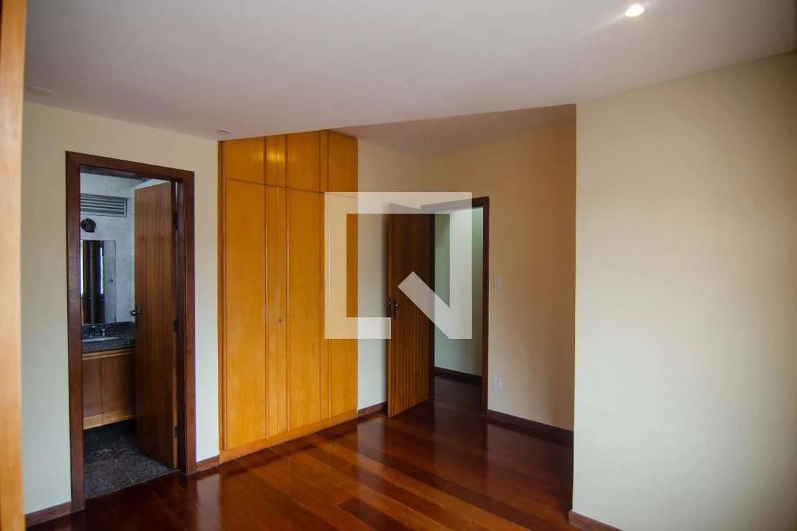 Apartamento sem mobília com 4 quartos e 4 banheiros — photo 25
