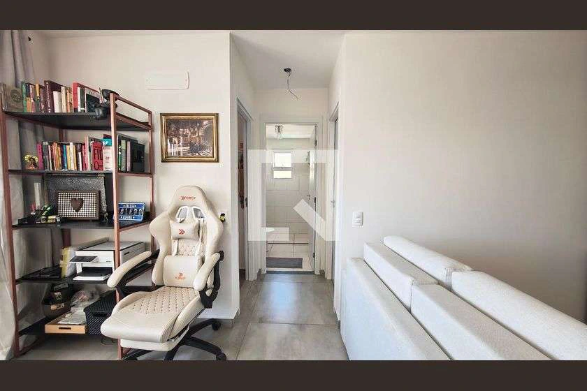 Furnished 2-bedroom apartment with balcony and desk corner — photo 22