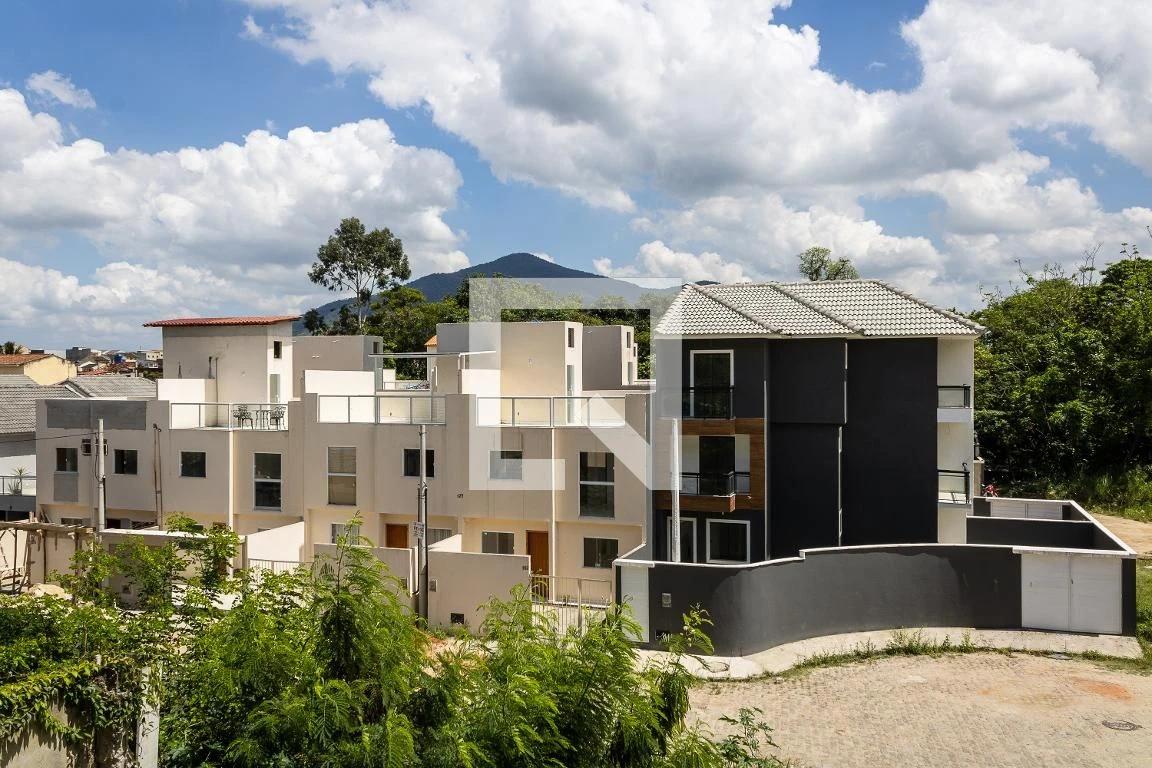 Unfurnished 2-bedroom apartment with an open-air pool — photo 17