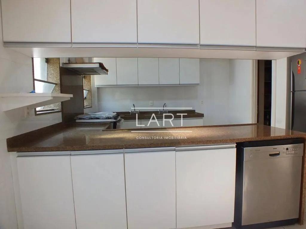 House with 4 bedrooms and 5 bathrooms, 962 m² and 2 parking — photo 40