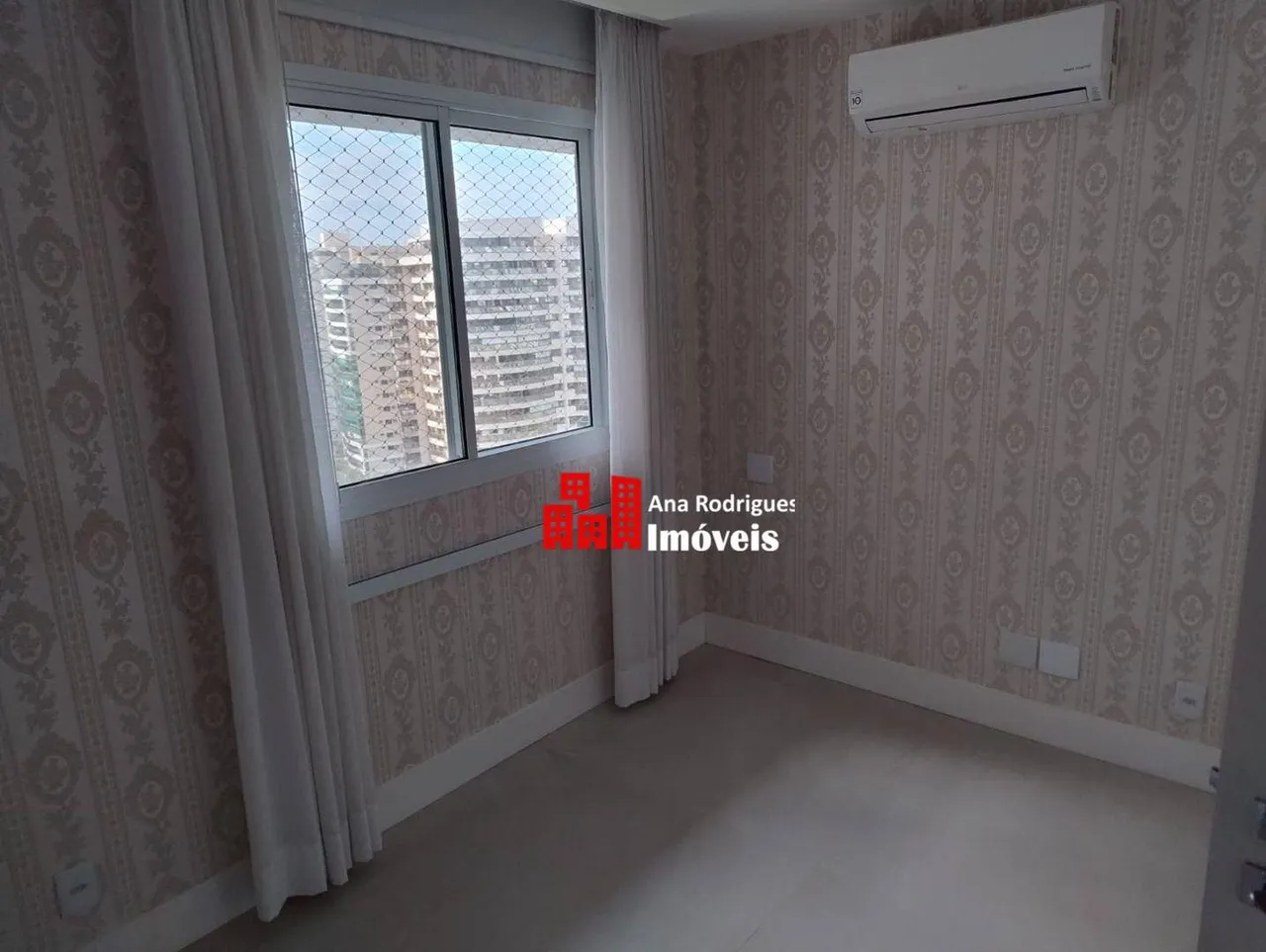 4-bedroom apartment with an open-plan kitchen — photo 13