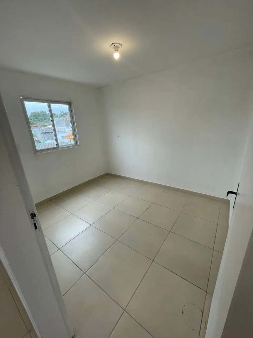 Unfurnished studio with 1 bedroom and no parking