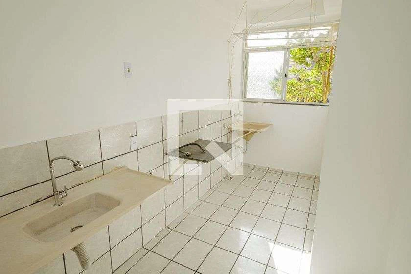 46 m² rental apartment with 2 bedrooms and glass shower — photo 4