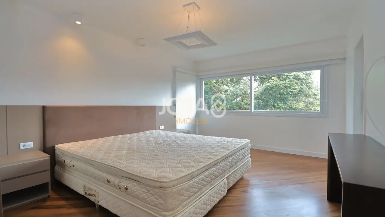 House with 5 bedrooms and a balcony in 370 m² — photo 19