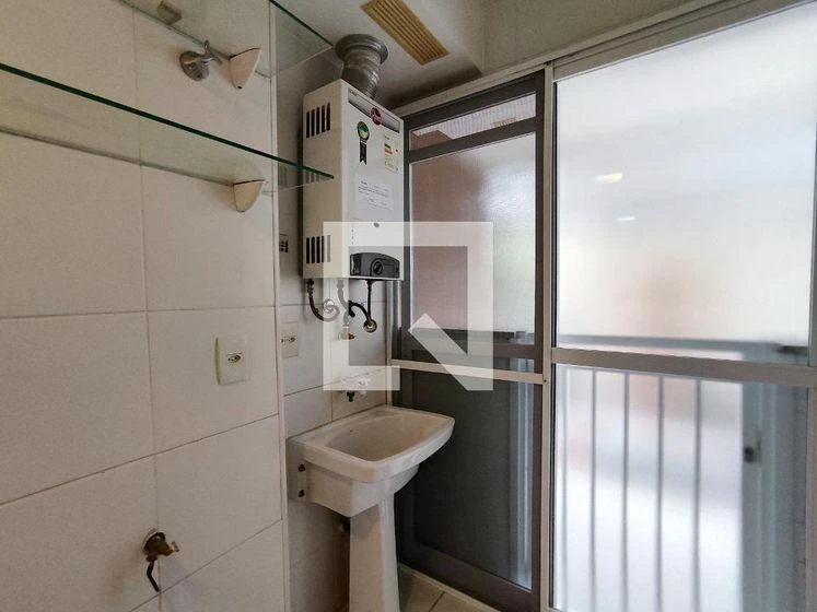 2-bedroom apartment in a building with a gym — photo 32