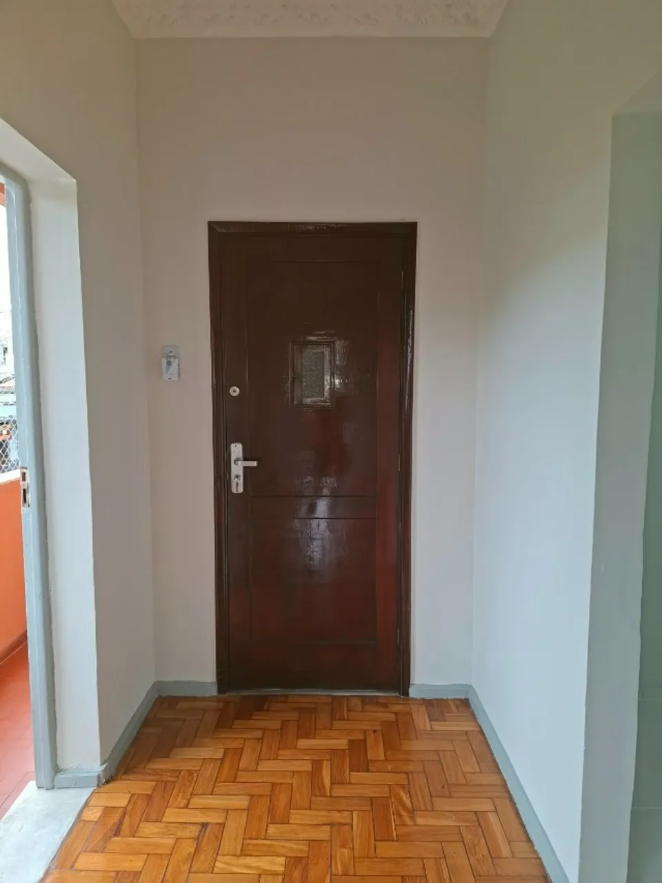 Wood or laminate floors in a 2-bedroom apartment, 120 m² — photo 15