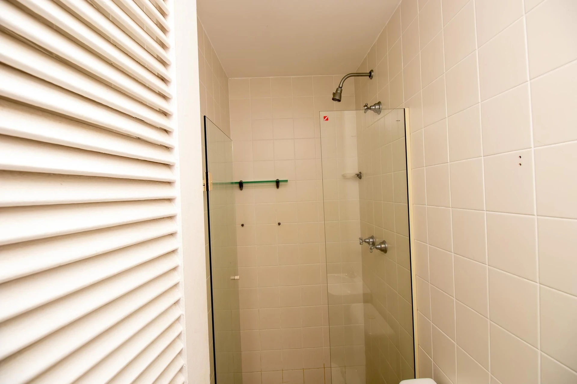 3-bedroom apartment with a glass-enclosed balcony — photo 48