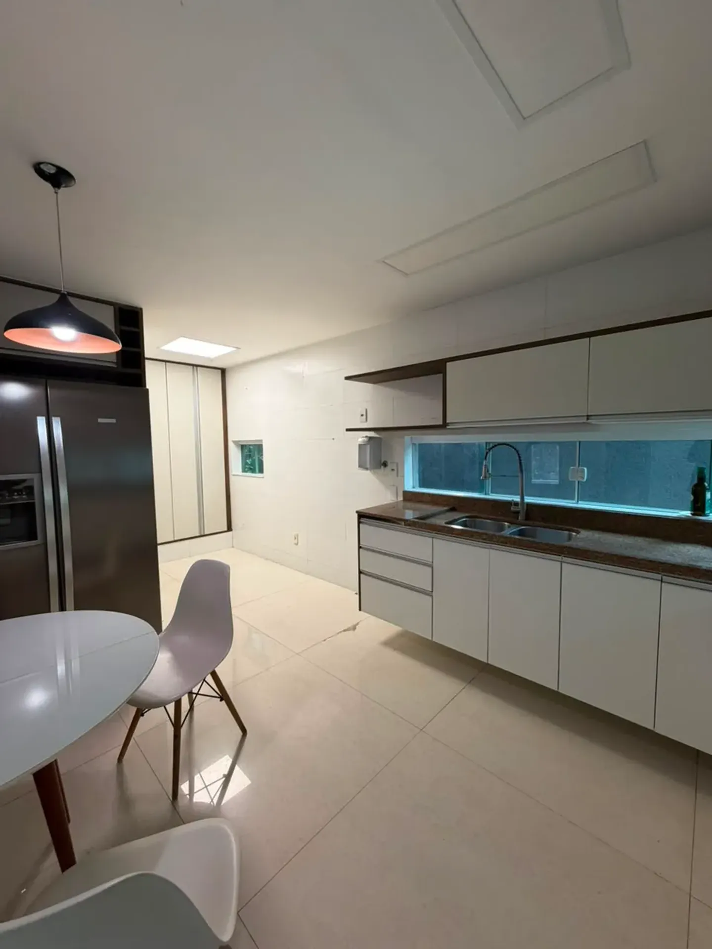 Rental house with 5 bedrooms and 5 bathrooms — photo 28