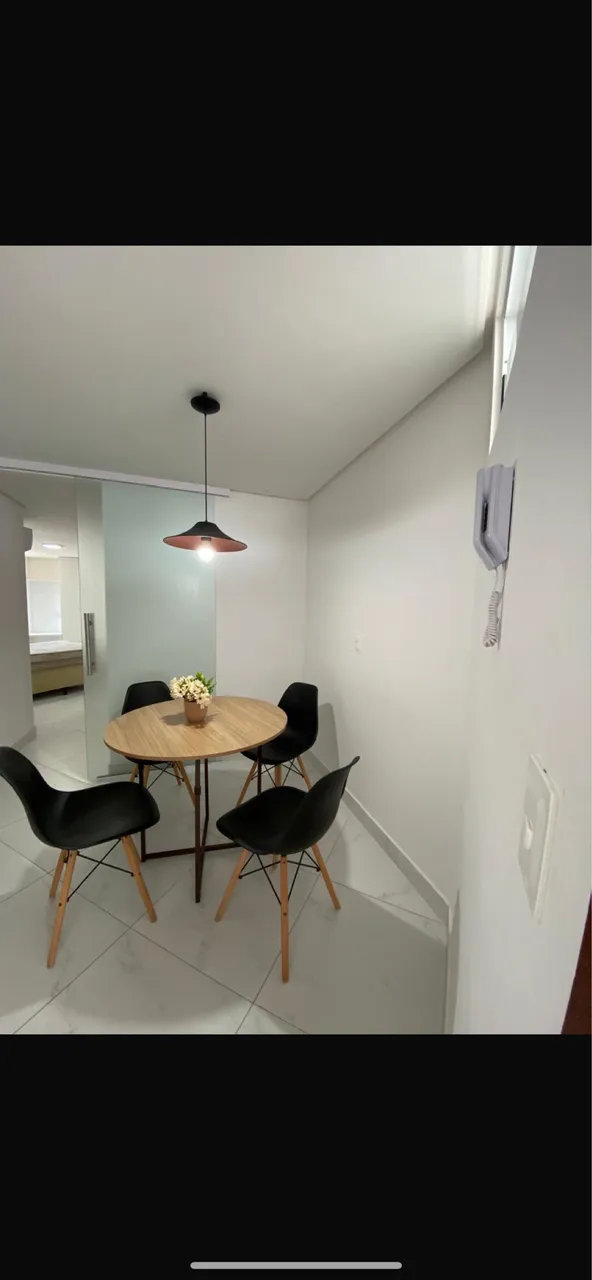 One-bedroom apartment with floor-to-ceiling windows — photo 4