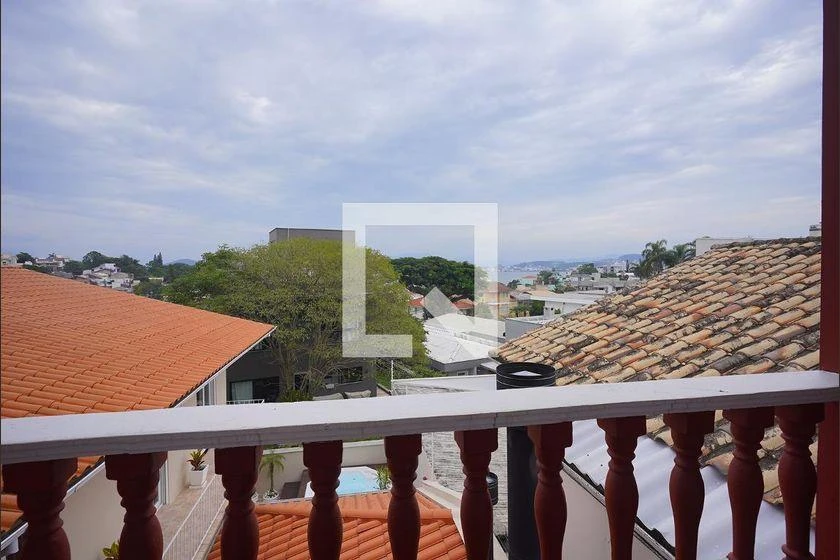 House with 7 bedrooms and 3 en-suites at 350 m² — photo 29