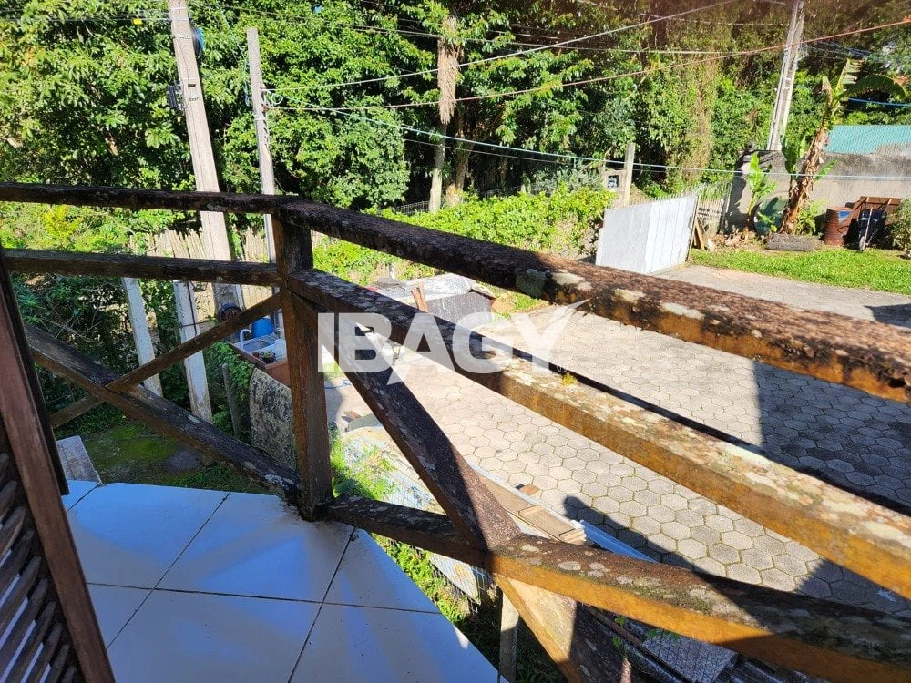 House with 3 bedrooms and a private BBQ area — photo 4