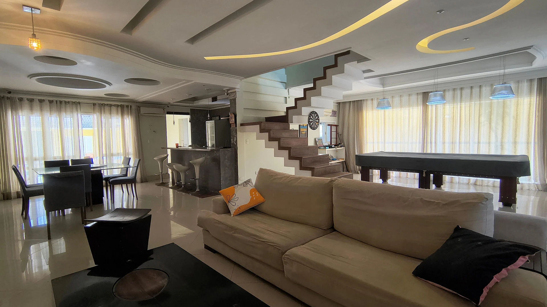 Furnished house with 7 bedrooms and open-plan kitchen