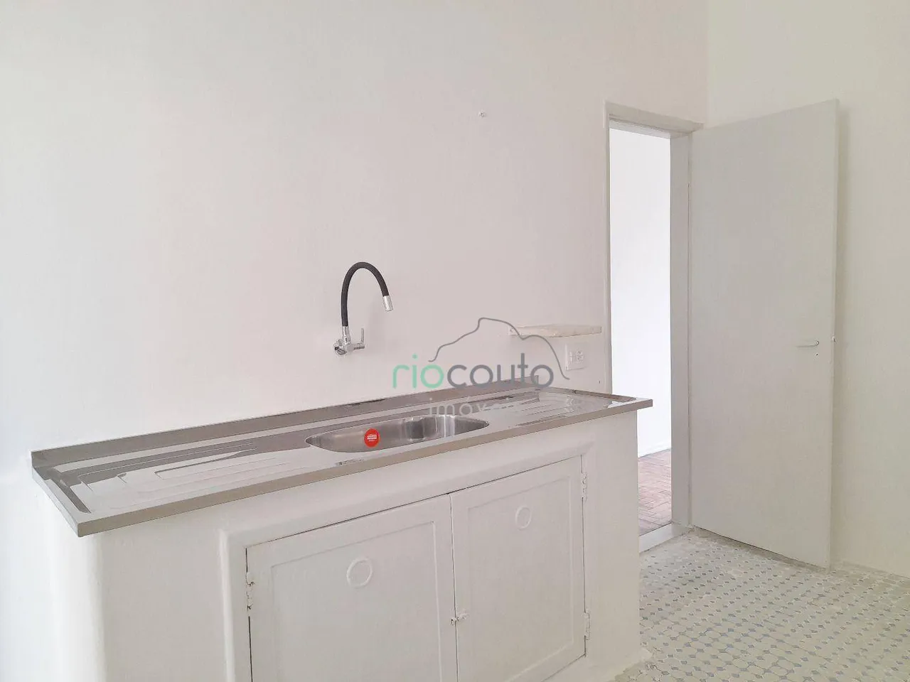 Unfurnished 2-bedroom apartment with 2 bathrooms and parking — photo 6